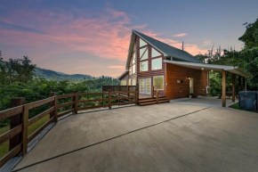 Luxurious 5BR w Amazing VIEWS Gameroom Hot Tub FREE Attraction Tickets